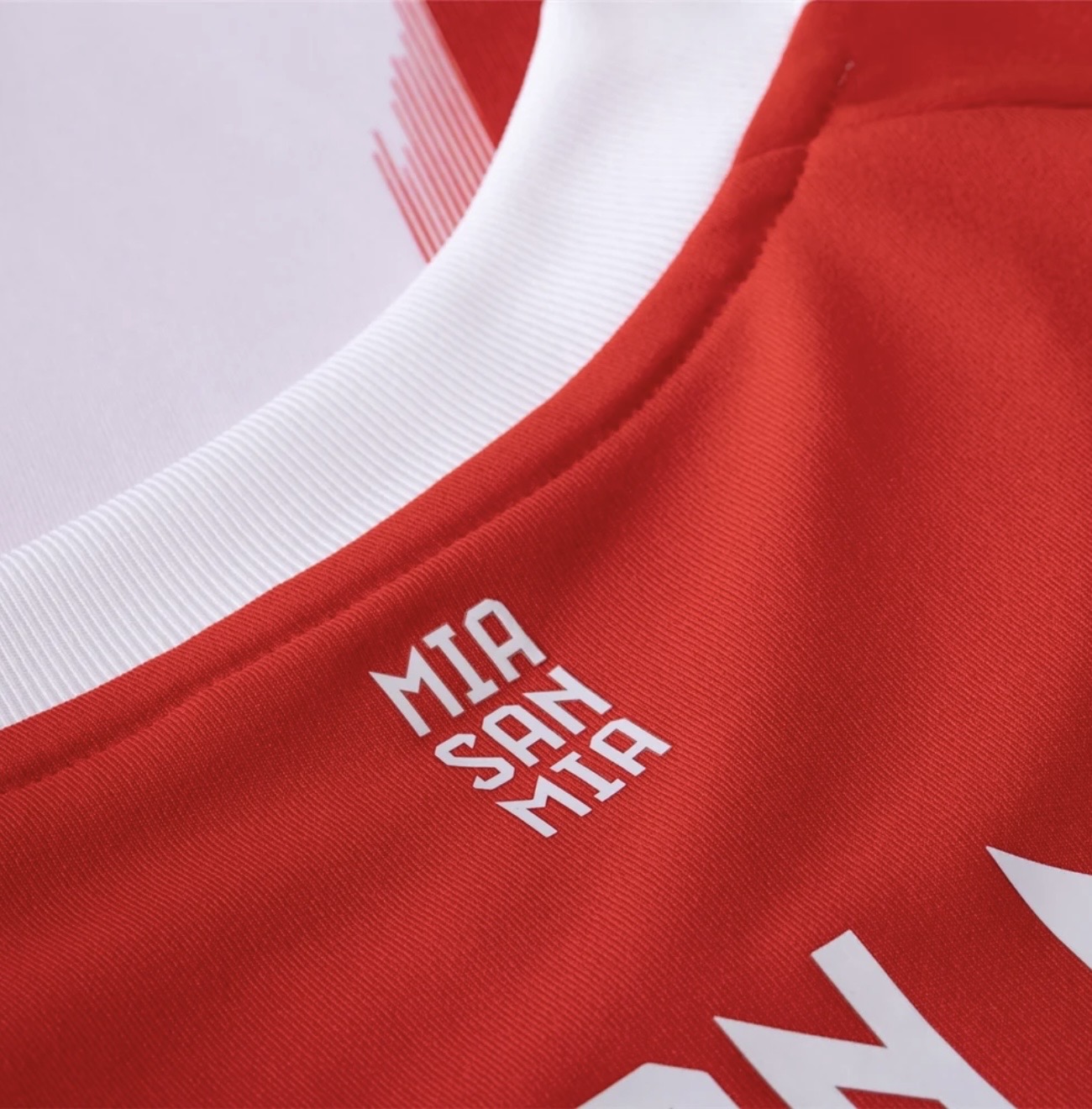 Men’s Bayern Munich 25/26 
Home Jersey Fan Version