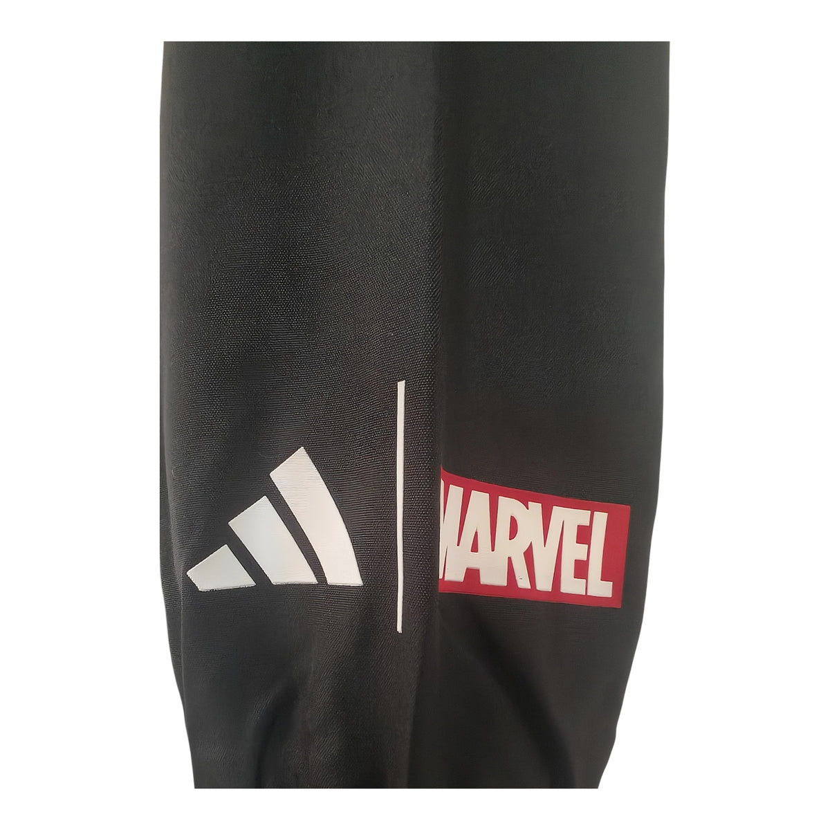 Chaqueta deportiva adidas Real Madrid x Marvel – Negro/Amarillo