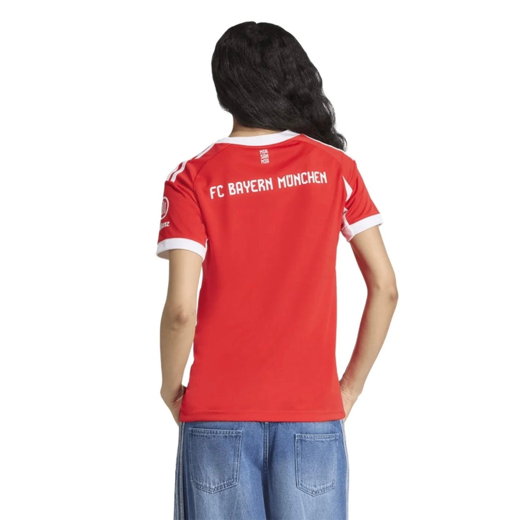 Women's Bayern Munich 25/26
Home Jersey Fan Version