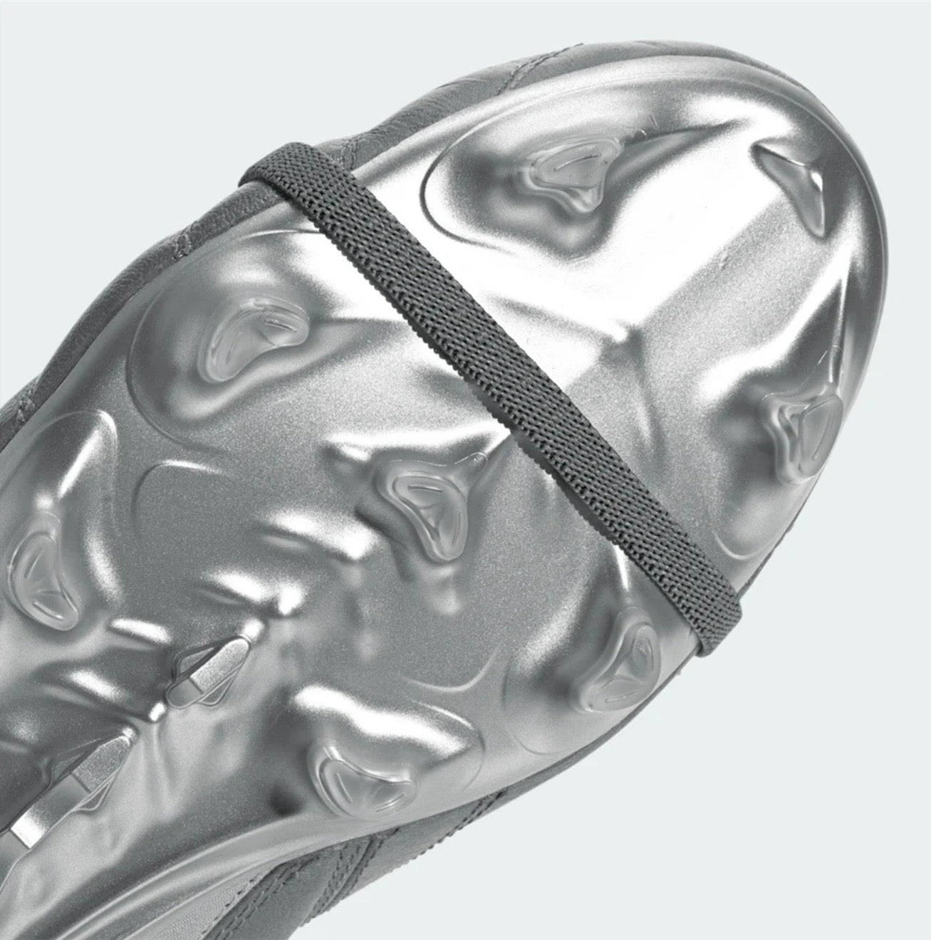 adidas Predator Mania Gunmetal LE FO
Firm Ground Soccer Cleat