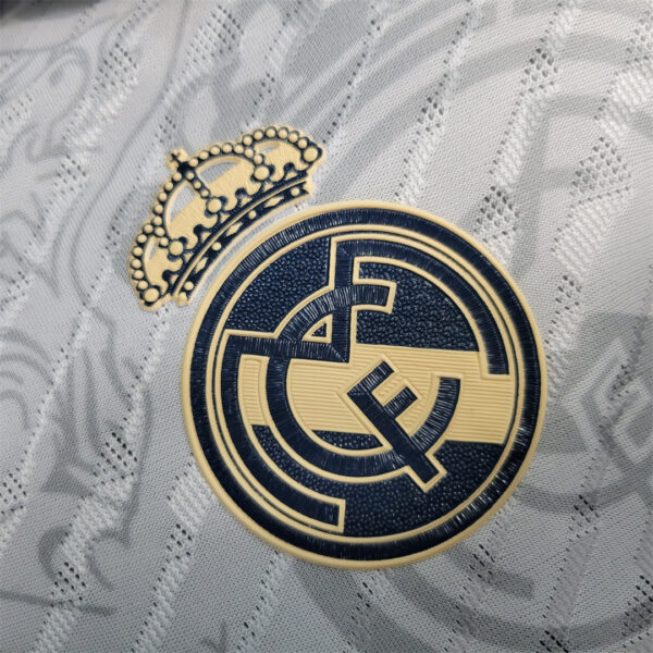 Real Madrid 23/24 Classic Kit Edition – Player version - Image 5