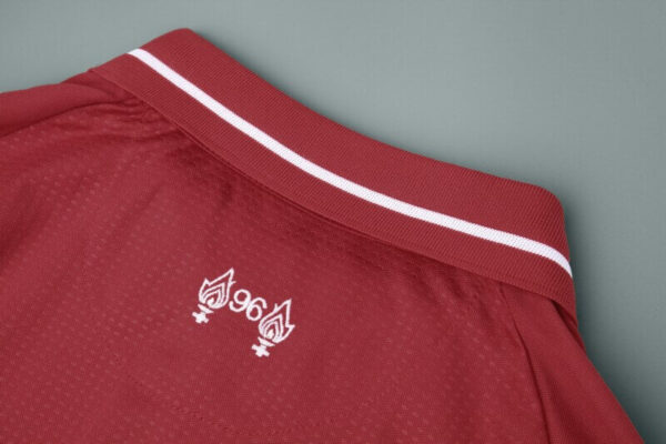 LiverpooI 2017/2018 Home Retro Jersey - Image 4