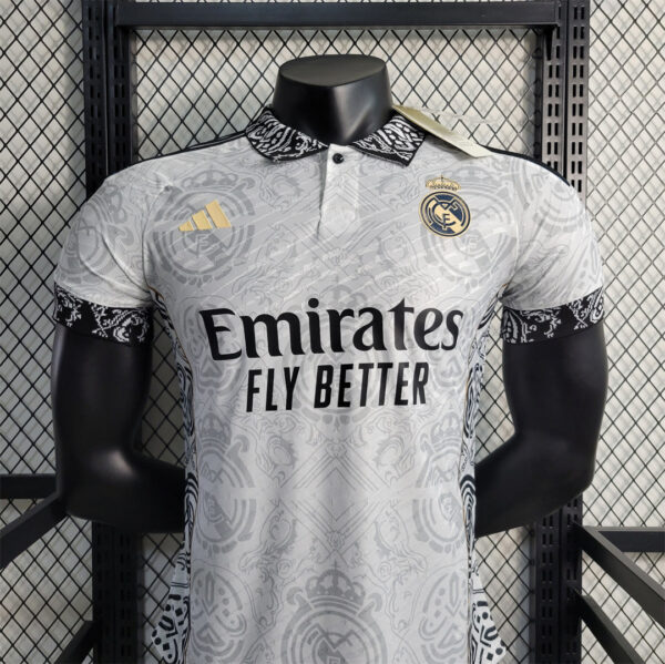 Real Madrid 23/24 Classic Kit Edition – Player version - Image 4