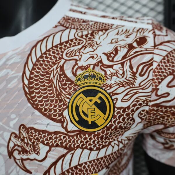 Real Madrid Tabac Dragon Kit 24/25 – Player version - Image 3